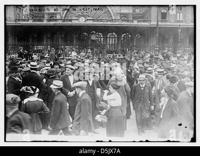 Riservisti presso la stazione Gare de l'Est, Parigi (LOC) Foto Stock