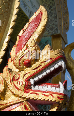 Mitica statua a Popa Taung Kalat tempio, il Monte Popa, vicino a Bagan, Myanmar (Birmania) Foto Stock