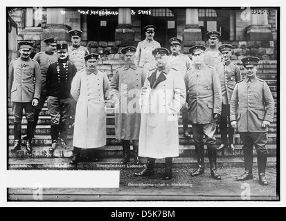 Von Hindenburg e personale (LOC) Foto Stock