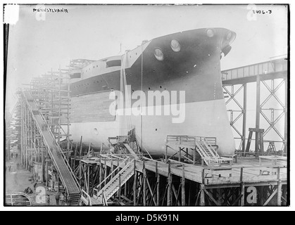 La USS Pennsylvania (BB-38), una corazzata di classe Pennsylvania, fu costruita dalla Newport News Shipbuilding e servì nella United States Navy durante i suoi anni operativi. Foto Stock