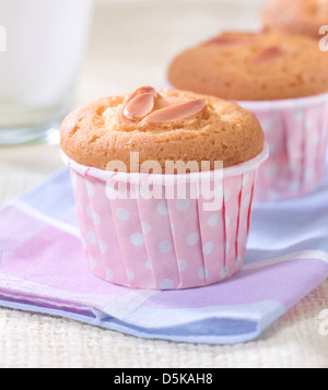 Deliziose tortine topping con mandorla Nizza per party snack Foto Stock