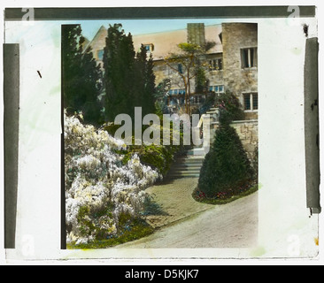 Una fotografia storica di Killenworth, la casa di George Dupont Pratt a Glen Cove, New York, che mostra il suo design architettonico. Questa tenuta è conosciuta per il suo importante significato storico e la splendida posizione. Foto Stock