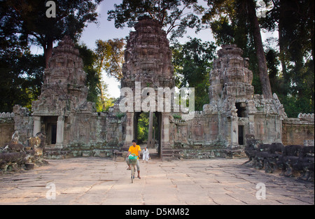 Angkor Wat il tempio costruito dal re Suryavarman II UNESCO World Heritage Site Angkor Thom Bayon tempio di stile. Foto Stock