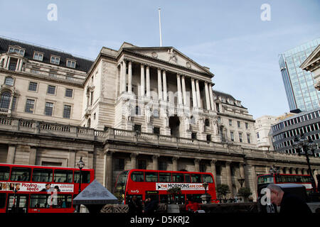 Londra, UK. 4 Aprile 2013 - Una vista generale della Banca d'Inghilterra. I tassi di interesse sono stati tenuti a 0,5%. Credito: Rob Arnold/Alamy Live News Foto di creazione: 28/02/2013 Foto Stock