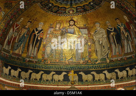 Italia, Roma, basilica di Santa Maria in Trastevere, mosaico medievale abside Foto Stock