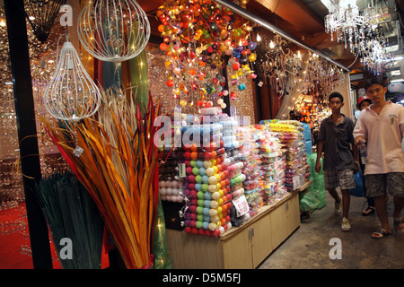 Luce di fantasia in stallo in un negozio presso il Mercato del fine settimana di Chatuchak a Bangkok Foto Stock