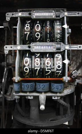 Vecchia pompa di benzina interiora Foto Stock