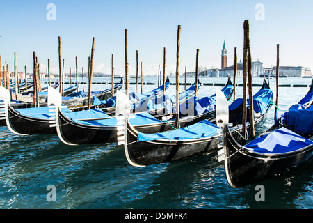 Gondole attraccate da Piazza San Marco (Piazza San Marco). Foto Stock