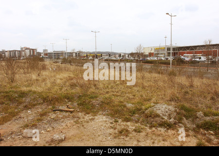 Terreni abbandonati nella città di Cardiff, pronto per un nuovo sviluppo. Aprile 2013 Foto Stock