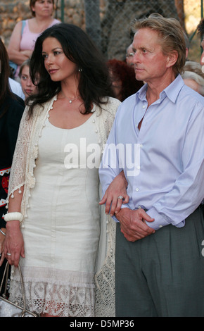 Noi attori Michael Douglas e Catherine Zeta Jones sono visto durante un evento nell'isola spagnola di Maiorca Foto Stock