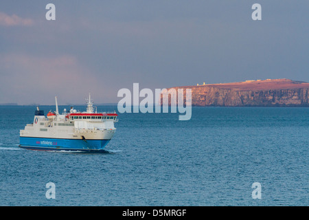 MV Hamnavoe arrivando a Scrabster Foto Stock