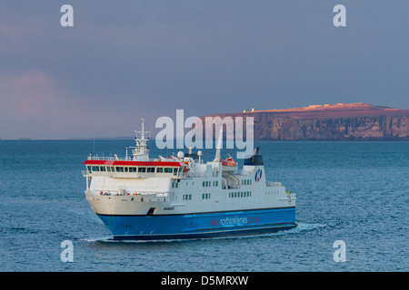 MV Hamnavoe arrivando a Scrabster Foto Stock