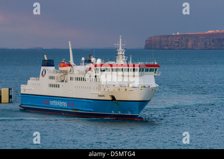 MV Hamnavoe arrivando a Scrabster Foto Stock