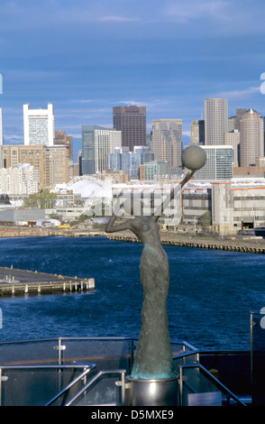 Vista del porto di Boston dal ponte della Costa Atlantica nave da crociera Foto Stock