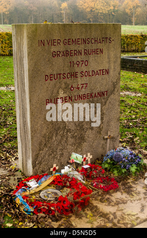 Massa, o comunali, grave memorial presso Fricourt; il tedesco della Prima Guerra Mondiale il cimitero sul campo di battaglia della Somme, Francia Foto Stock