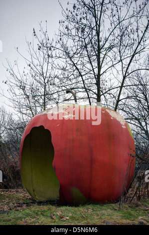 L'Italia. Big Apple in abbandonato fiera del divertimento. Big Apple tunnel del treno Foto Stock