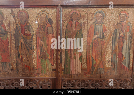 Il dipinto di rood screen presso la chiesa di San Michele Irstead, Parco Nazionale di Norfolk Broads, England, Regno Unito Foto Stock