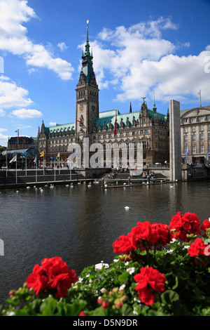 Vista su little alster al municipio di Amburgo, Germania Foto Stock