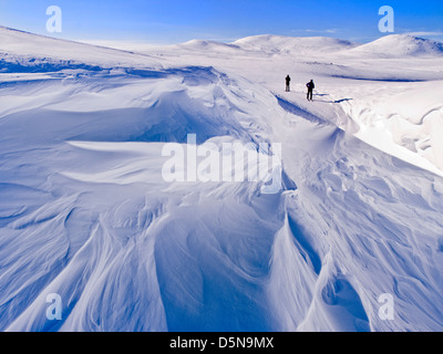 Sci alpinismo nelle montagne del nord della Norvegia / Finlandia area di confine Foto Stock