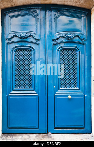 Blu francese porta in legno a Parigi, Italia Foto Stock
