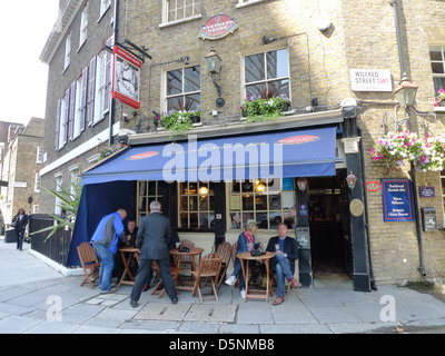 Botte e vetro pub in Victoria, Londra, Regno Unito. Foto Stock