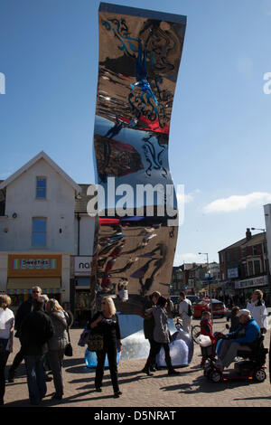 Blackpool, Lancashire, Regno Unito. Il 6 aprile 2013. La folla e i visitatori del grande Blackpool Chili Festival nella bella rivisitata St Johns Square, punto di riferimento di un evento organizzato da Chili Fest UK. Il luogo di ritrovo dei proprietari offerta di Blackpool sono desiderosi di rendere Blackpool Chili Festival una delle sue principali attrazioni durante la stagione turistica. Credito: Mar fotografico / Alamy Live News Foto Stock