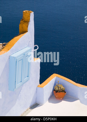 Dettaglio edificio in Santorini. La foto mostra un piccolo dettaglio del luogo turistico di Oia (Santorini) Foto Stock