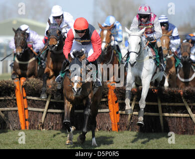 Eglinton, Regno Unito. Il 6 aprile 2013. Il Grand National Festival. Azione da John Smith è Liverpool ostacolo. Credit: Azione Plus immagini di Sport / Alamy Live News Foto Stock