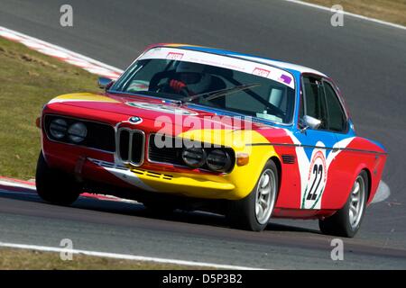 Tarporley, Inghilterra. 6 Aprile, 2013. William Jenkins nella sua BMW 3.0 CSL durante la gara di BARC incontro ad Oulton Park Foto Stock