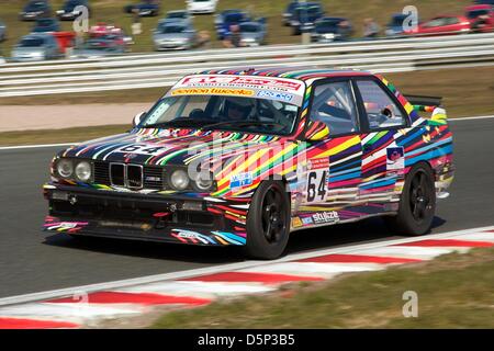 Tarporley, Inghilterra. 6 Aprile, 2013. Ewings Amands nella sua BMW E30 M3 durante la gara di BARC incontro ad Oulton Park Foto Stock