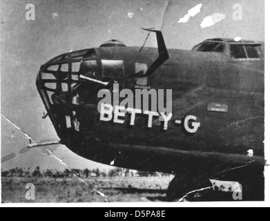 Questa immagine raffigura un bombardiere B-24 della 14th Air Force, uno degli aerei chiave utilizzati durante la seconda guerra mondiale. Il B-24 ha svolto un ruolo significativo nelle missioni di bombardamento strategico in Cina e in altre aree. Questa fotografia fa parte della collezione del San Diego Air and Space Museum. Foto Stock