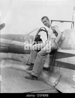 2 -Il Mag. Mccomas sul parafango, P-51C Foto Stock