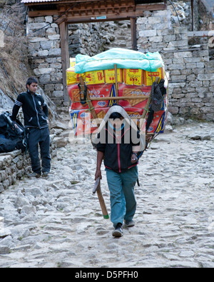 Facchini, Campo Base Everest Trek, Nepal Foto Stock