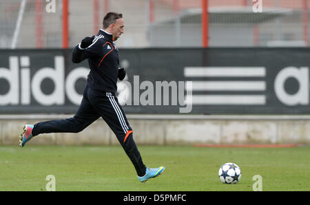 Monaco di Baviera, Germania. 7 Aprile, 2013. Il giocatore Franck Ribery del FC Bayern treni sulla basi di formazione in Säbner street a Monaco di Baviera, Germania, 07 aprile 2013. Foto: FELIX HÖRHAGER/dpa/Alamy Live News Foto Stock