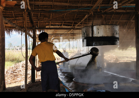 Raffineria di zucchero, zucchero di canna, Nyaung Shwe, Lago Inle, Stato Shan, Myanmar, sud-est asiatico Foto Stock