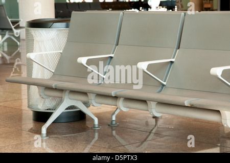 Aeroporto sedie dove sedersi e rilassarsi barcelona Foto Stock