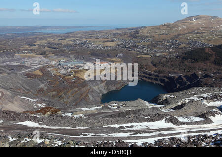 Penrhyn Quarry, Bethesda, Wales, Regno Unito. Il 6 aprile 2013. La cava è il sito del Mondo Zip, la casa di un misuratore di 1600 (un miglio) zip lunga filo, la più lunga nell'emisfero settentrionale. Credito: whyeyephotography.com / Alamy Live News Foto Stock