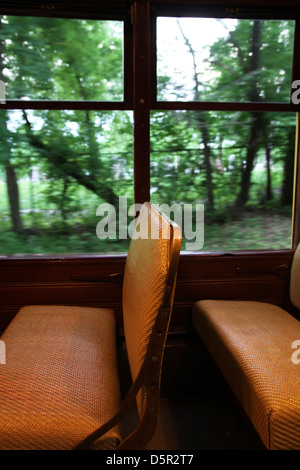 Sedi vuote su un trolley car. Foto Stock