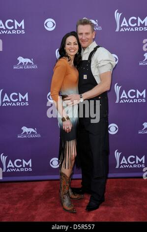 Las Vegas, Nevada, USA. Il 7 aprile 2013. Rory Lee Feek, Joey Martin Feek presso gli arrivi per 48th annuale di Accademia di Musica Country (ACM) Awards - Gli arrivi 2, MGM Grand Garden Arena di Las Vegas, NV Aprile 7, 2013. Foto di: Elizabeth Goodenough/Everett raccolta/Alamy Live News Foto Stock