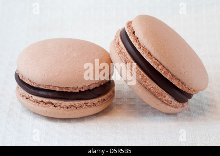 Burro di arachidi e cioccolato aromatizzato macarons Foto Stock