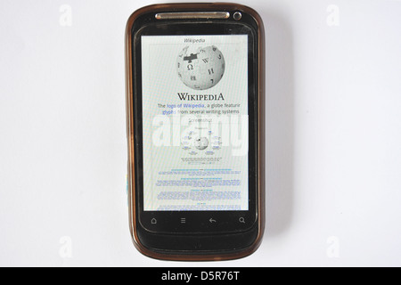 Immagine di una pagina di Internet visualizzati sul touch screen di uno smartphone. Foto Stock