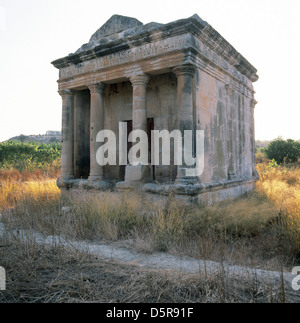 Mausoleo romano di Lucio Emilio lupus. 2 ° secolo AC. Facciata principale con quattro colonne. Fabara. Aragona. Spagna. Foto Stock