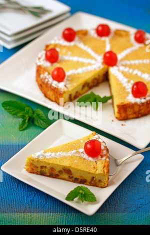 Il budino di pane e frutta candita. Ricetta disponibile. Foto Stock