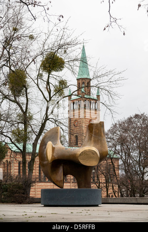 Arte Scultura al di fuori della Neue Nationalgalerie (Nuova Galleria Nazionale), Berlino, Germania. Foto Stock