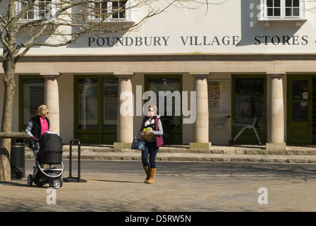 Tenuta Ducato di Cornovaglia. La piazza del villaggio di Poundbury è un nuovo sviluppo urbano. Dorchester Dorset UK 2013 2010s HOMER SYKES Foto Stock