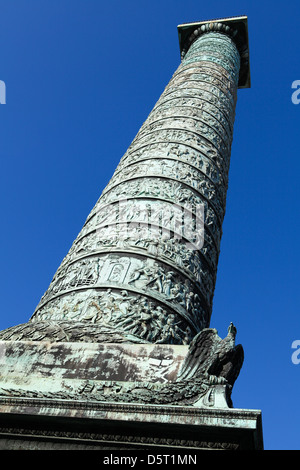 Napoleone in colonna a Place Vendome a Parigi, Francia, raffigurante la battaglia di Austerlitz. Foto Stock