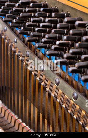 Chiusura del vecchio elemento interno pianoforte Foto Stock