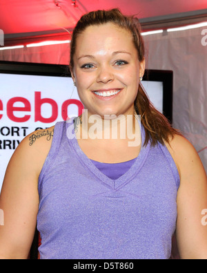 Alicia Conners Reebok CrossFit evento promozionale a Yonge-Dundas Square. Toronto, Canada - 22.02.12 Foto Stock