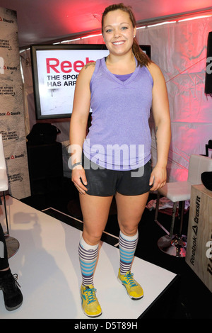 Alicia Conners Reebok CrossFit evento promozionale a Yonge-Dundas Square. Toronto, Canada - 22.02.12 Dominic Foto Stock