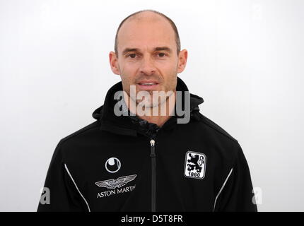 Der Neue Trainer des TSV 1860 München, Alexander Schmidt, aufgenommen am 18.11.2012 in München (Bayern) nach einer Pressekonferenz. Der Bundeszweitligist hat sich von seinem Trainer getrennt Maurer, der bisherige Regionalliga-Trainer Schmidt wird sein Nachfolger. Foto: Tobias Hase/dpa Foto Stock